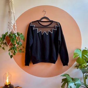 [SOLD] Black sweatshirt with embroidered zigzag neckline detail
